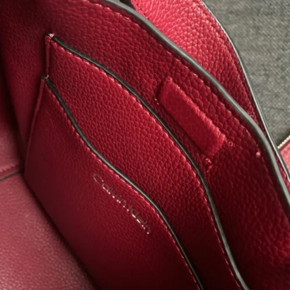 Calvin Klein Leather crossbody bag with Pouch - Picture 5 of 6